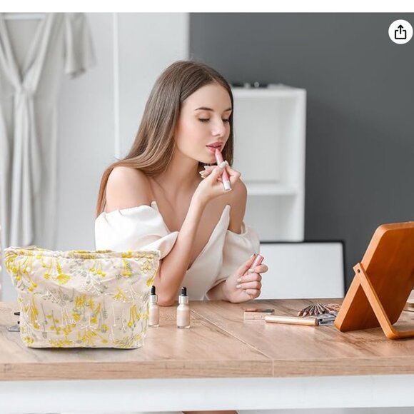 Flower Cosmetic Bags 2 PACK BUNDLE NEW! - Picture 7 of 9